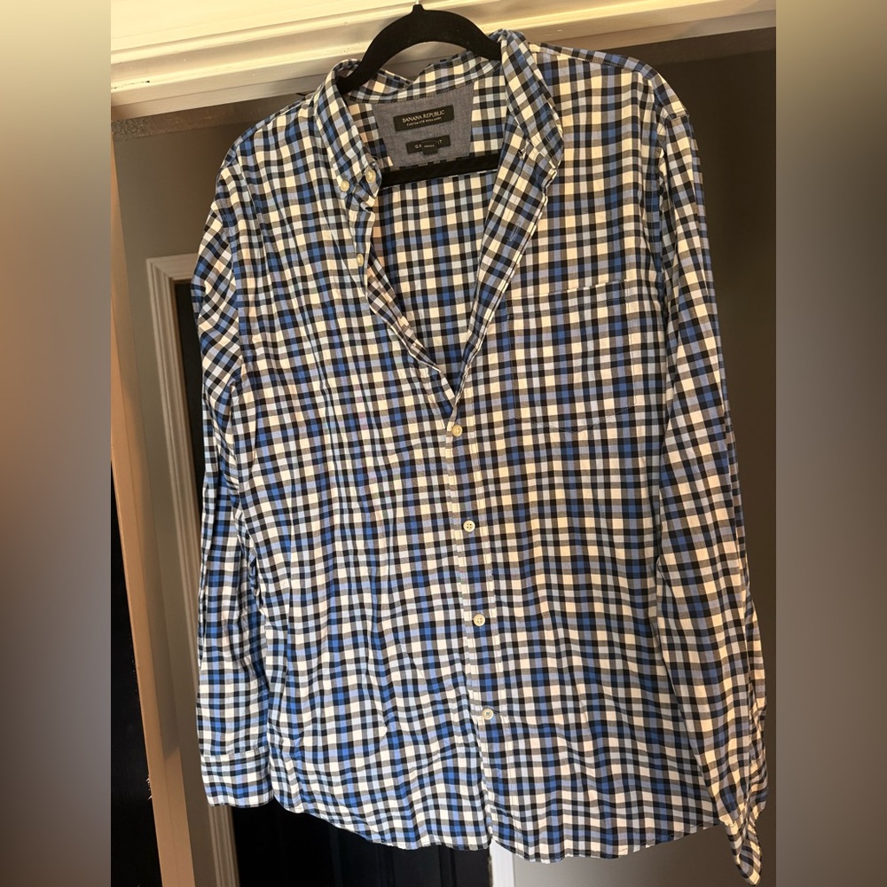 Banana Republic Blue and White Checkered Button-Up Shirt